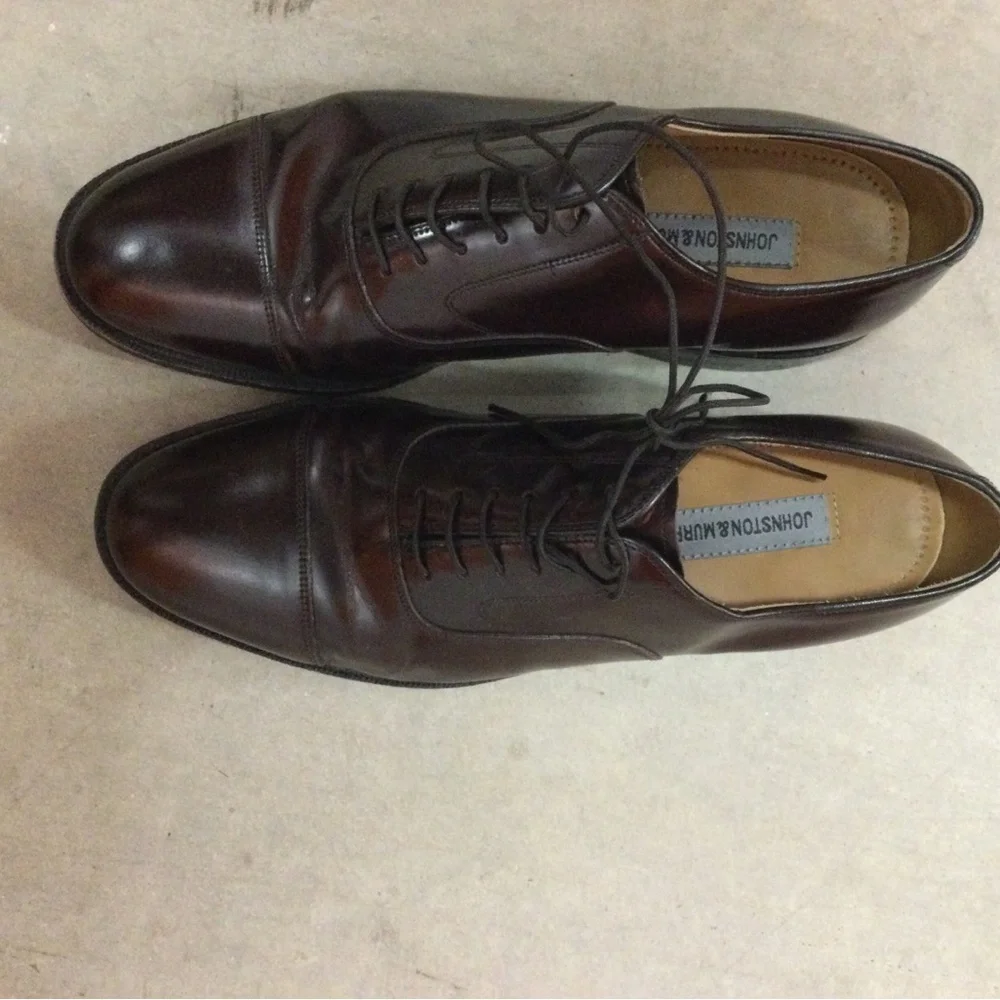 Johnston & Murphy Men’s Dark Brown Leather Cap-Toe Oxfords